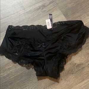 Never worn Victoria secret cheeky underwear